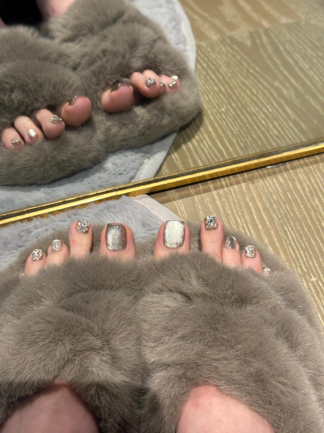 Press-On Toenails