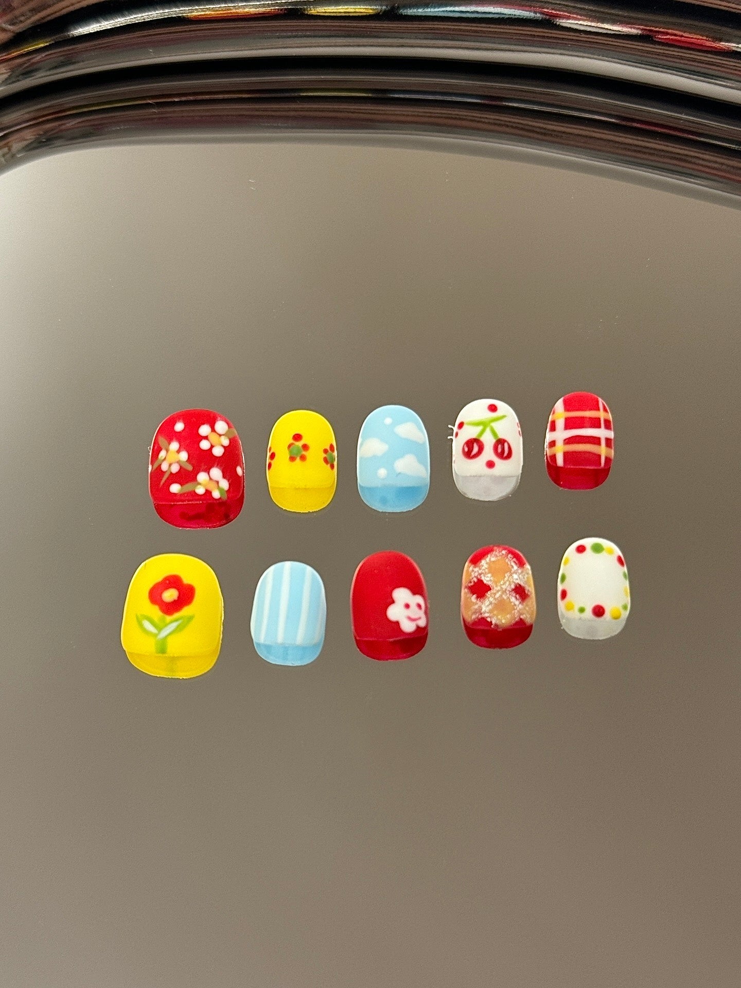 Charming Meadow press on nails