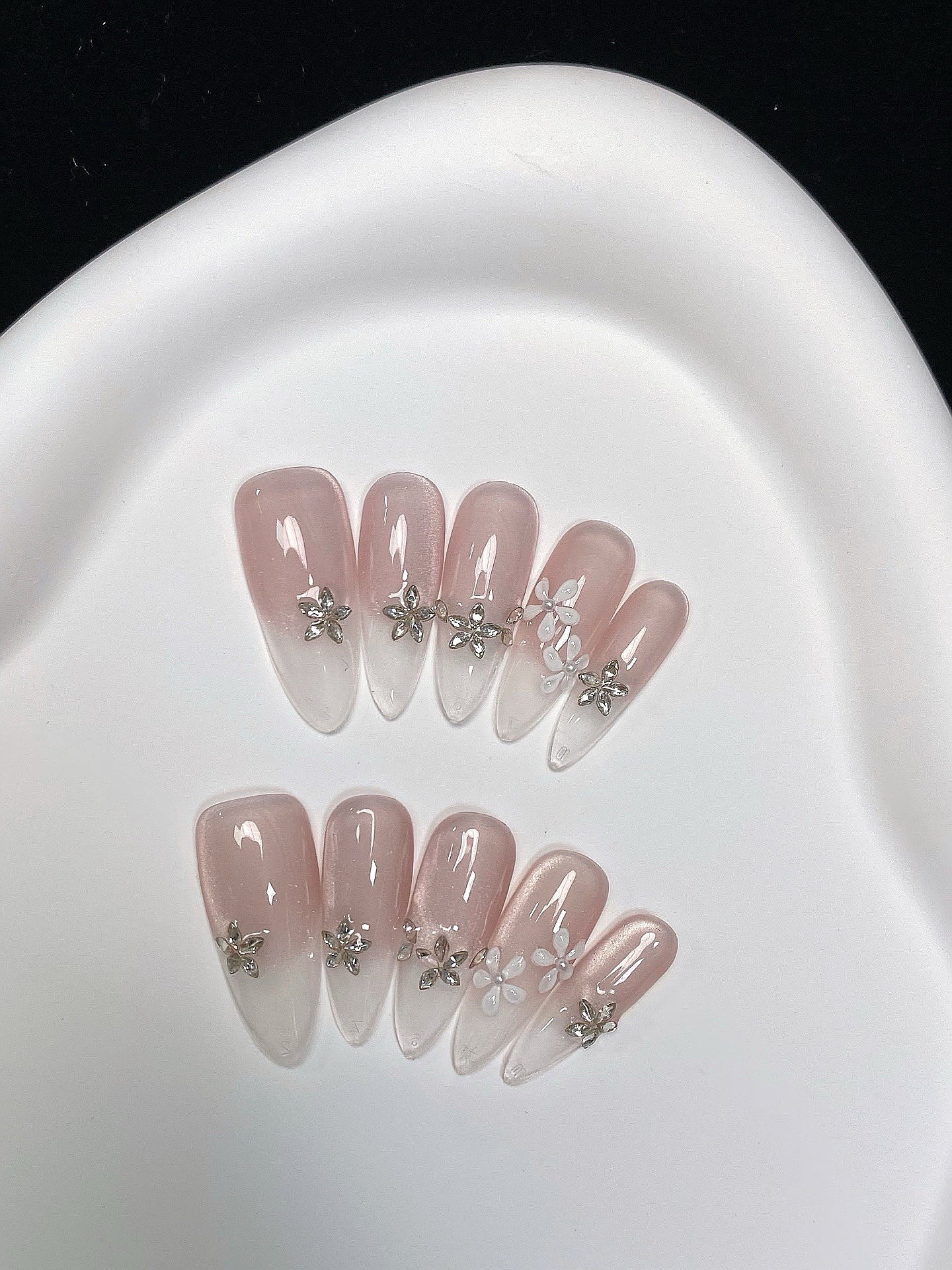 Daisy Glimmer press on nails