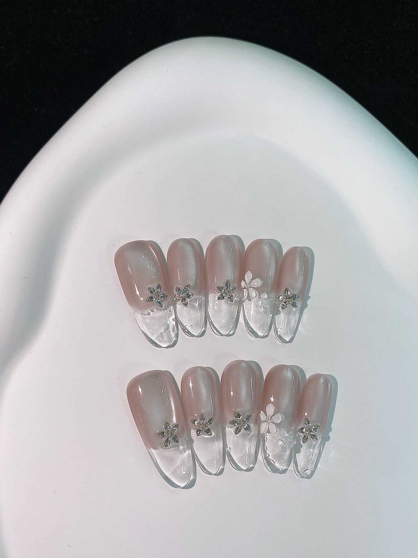 Petal Gleam press on nails