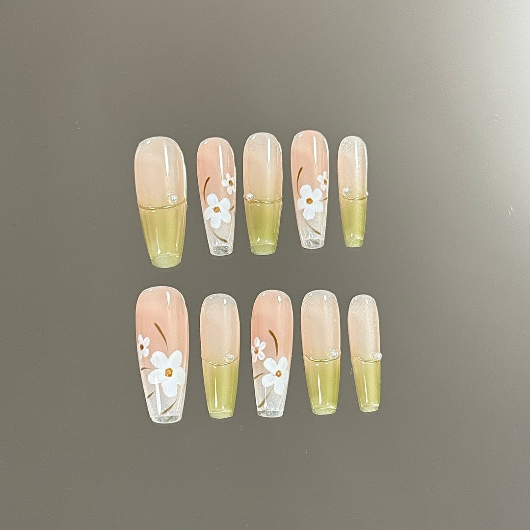 Petal Whisper press on nails